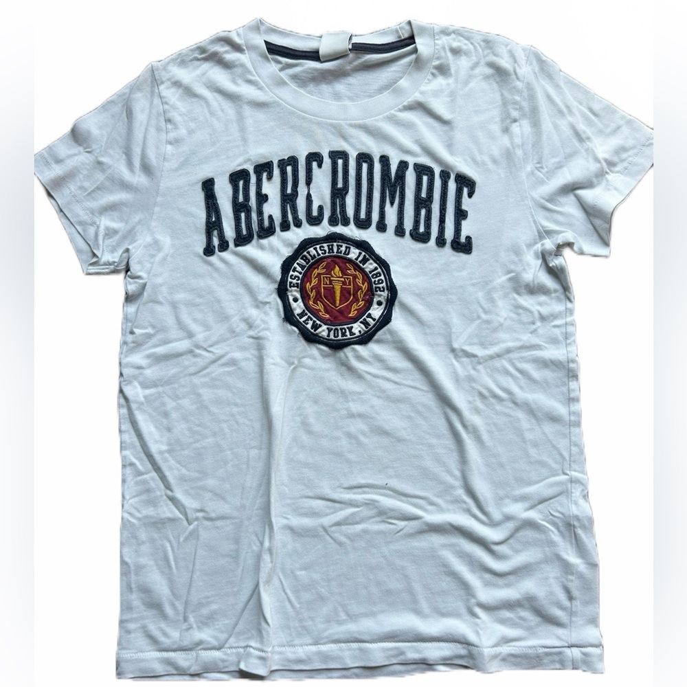 Abercrombie kids super soft T-shirt size small. Like new.
